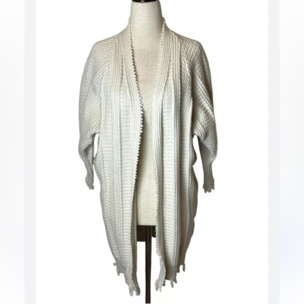 Elliatt Sz medium heavy crocheted style kimono with fringe boho M vivid